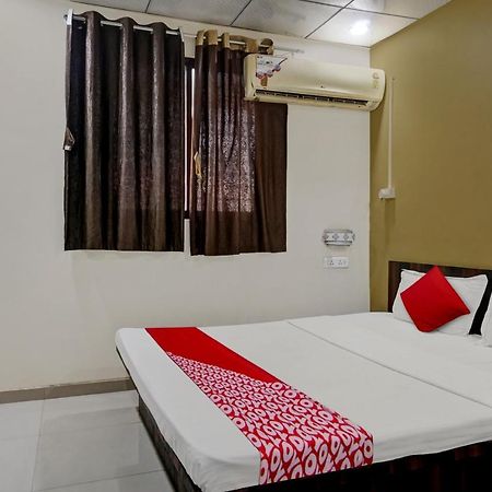 Oyo Flagship Sai Satyam Lodge ปูเน่ ภายนอก รูปภาพ