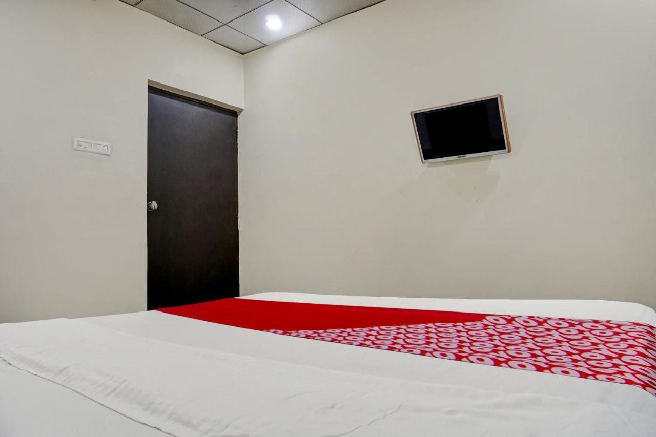 Oyo Flagship Sai Satyam Lodge ปูเน่ ภายนอก รูปภาพ
