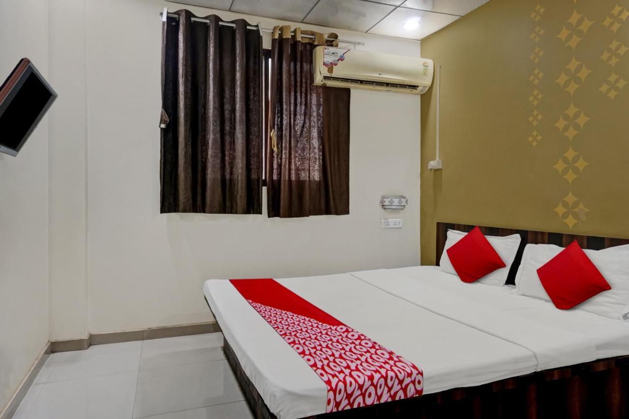 Oyo Flagship Sai Satyam Lodge ปูเน่ ภายนอก รูปภาพ